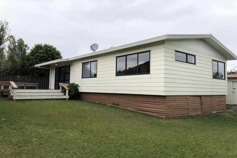 Photo of property in 1/158 View Road, Sunnyvale, Auckland, 0612