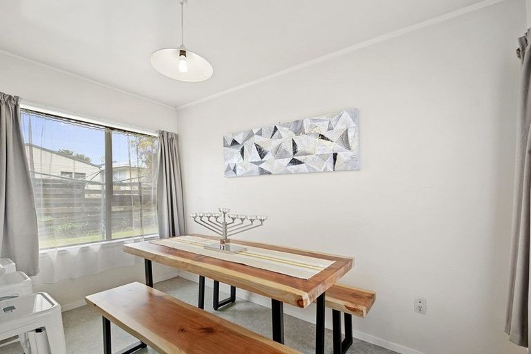 Photo of property in 2/31 Ti Nana Crescent, Henderson, Auckland, 0610
