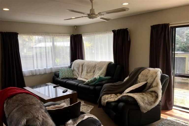 Photo of property in 97 Queens Road, Waikanae Beach, Waikanae, 5036