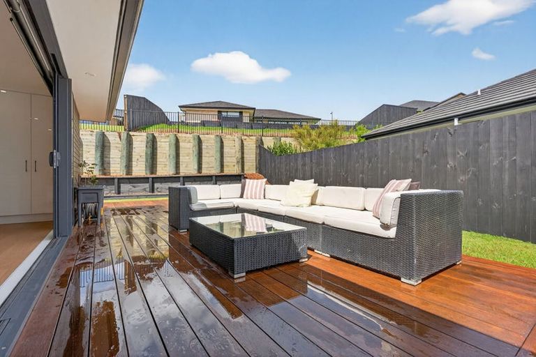 Photo of property in 4 Porokaiwhiri Avenue, Helensville, 0800