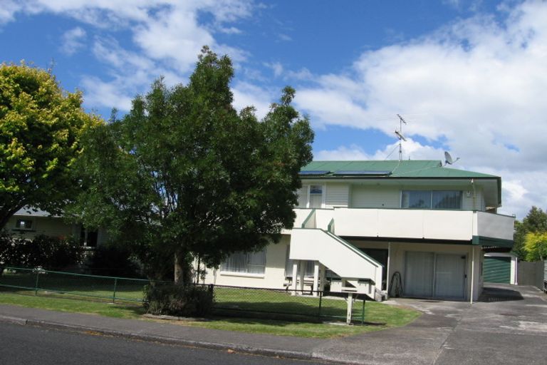 Photo of property in 8 Lynden Avenue, Hillcrest, Auckland, 0627