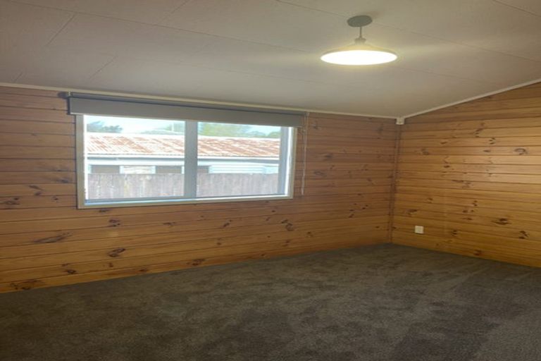 Photo of property in 35 Farwood Drive, Henderson, Auckland, 0612