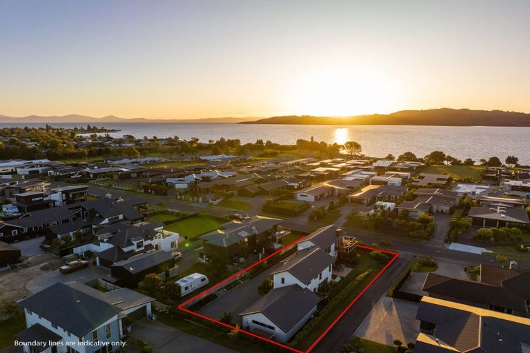 Photo of property in 24 Pukenamu Road, Rainbow Point, Taupo, 3330