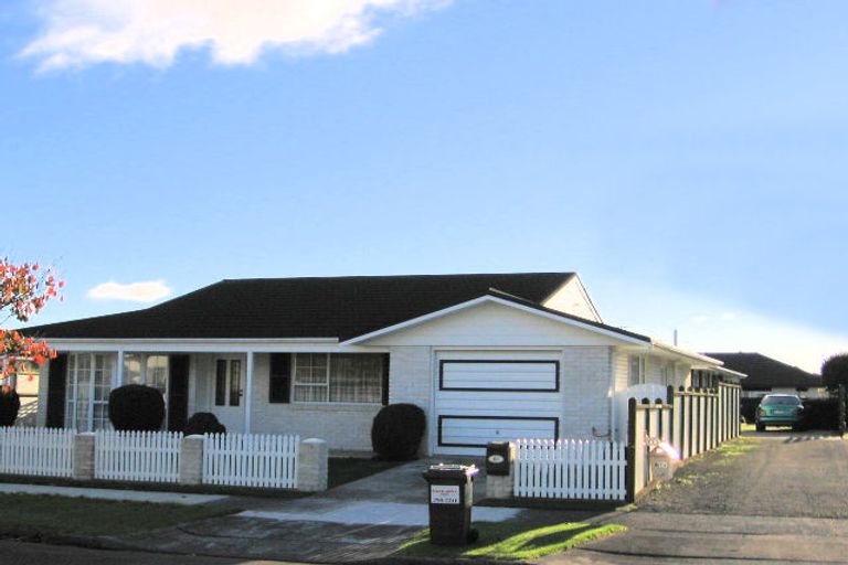 Photo of property in 61 Belvedere Avenue, Waikanae, 5036