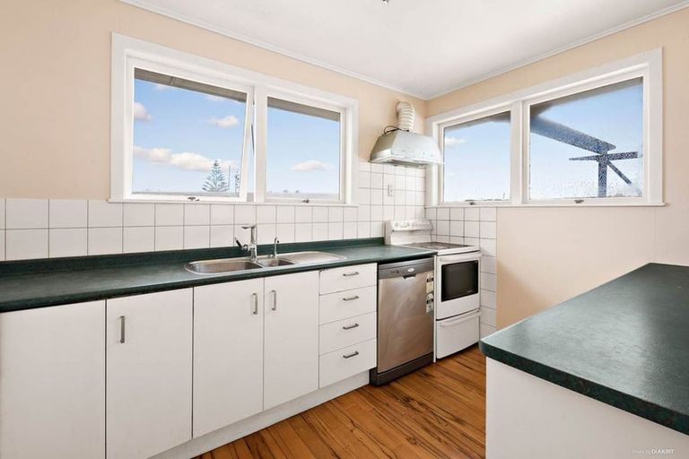 Photo of property in 29 Sycamore Drive, Sunnynook, Auckland, 0620