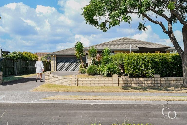Photo of property in 15 Dalton Drive, Papamoa Beach, Papamoa, 3118