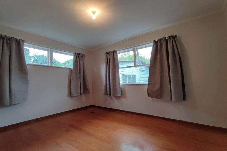 Photo of property in 5 Barnfield Place, Glendene, Auckland, 0602