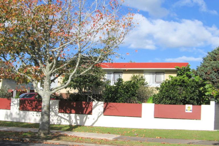 Photo of property in 73 Sikkim Crescent, Clover Park, Auckland, 2019