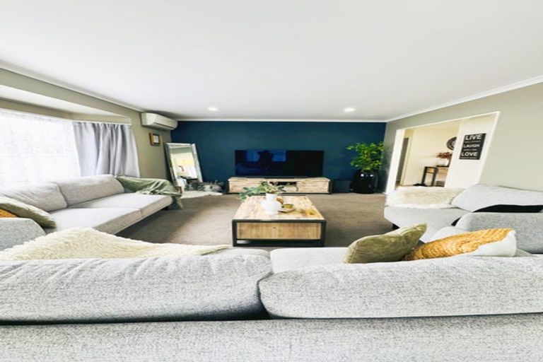 Photo of property in 2/17 Queen Street, Papakura, 2110