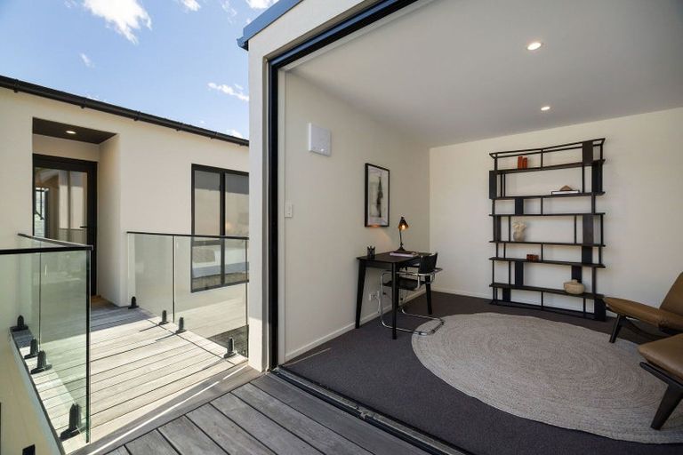 Photo of property in 14 Vancouver Drive, Queenstown, 9300