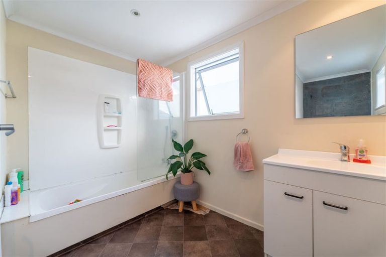 Photo of property in 19 Avenue Road, West End, Timaru, 7910