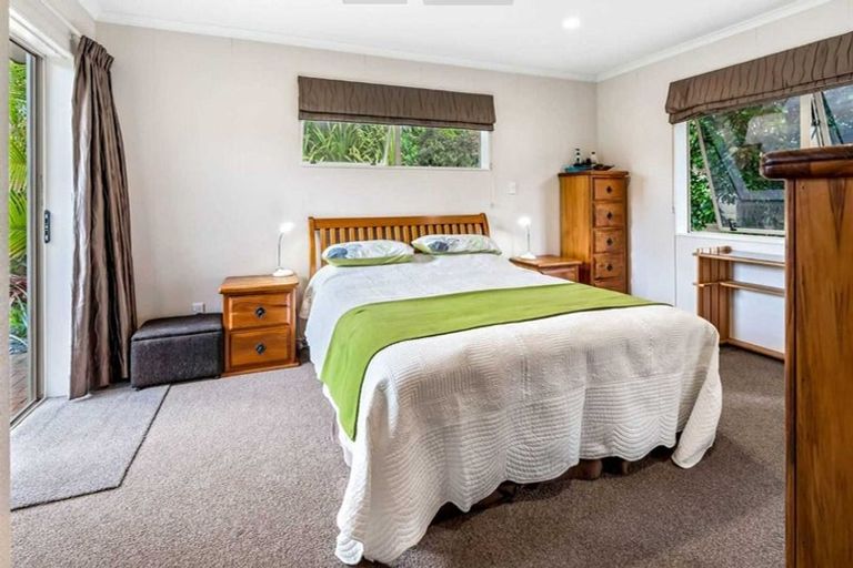 Photo of property in 8 Landvale Court, Browns Bay, Auckland, 0630