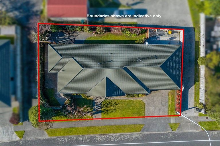 Photo of property in 80 Guildford Drive, Paraparaumu, 5032