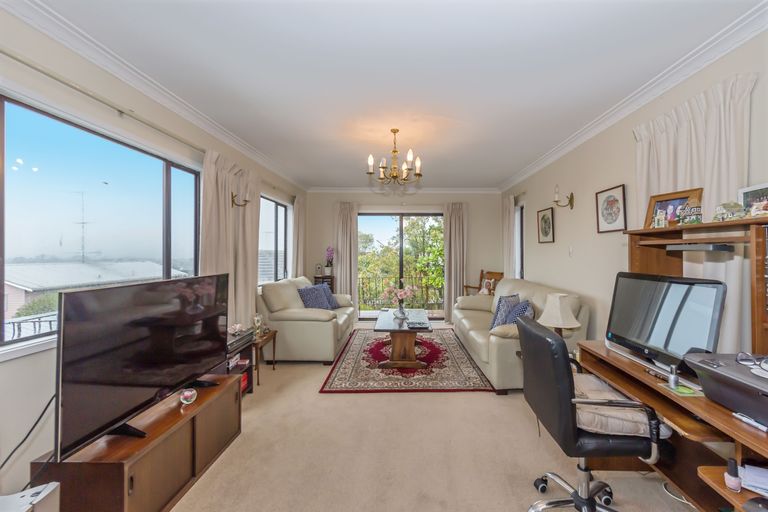Photo of property in 1/66 Ocean View Road, Northcote, Auckland, 0627