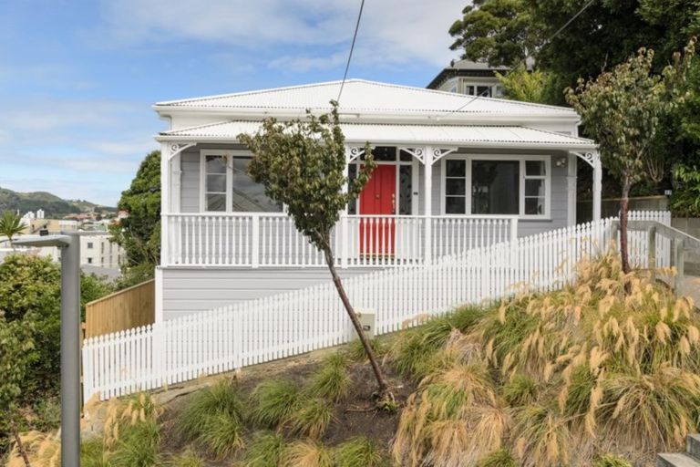Photo of property in 37 Drummond Street, Mount Cook, Wellington, 6021