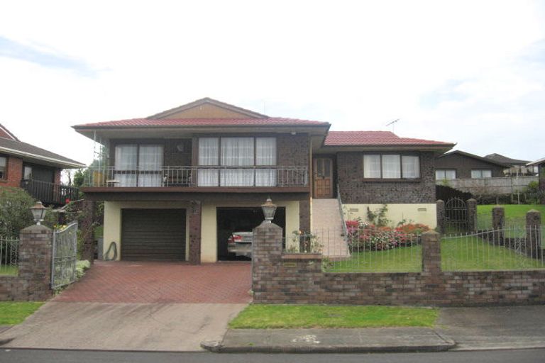 Photo of property in 28 Glenshee Place, Highland Park, Auckland, 2010