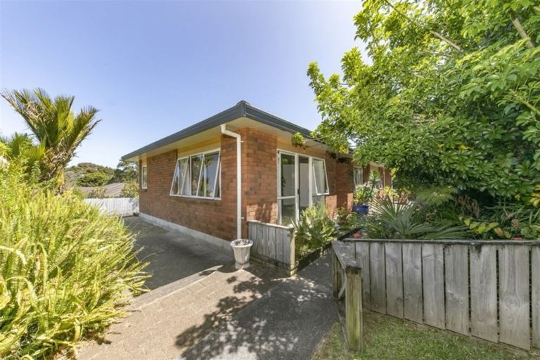 Photo of property in 5 Jacinta Grove, Swanson, Auckland, 0612