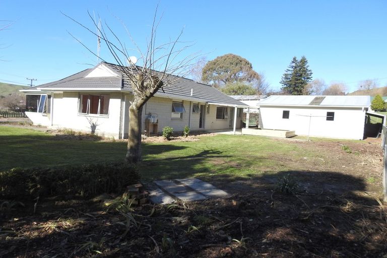 Photo of property in 1 Ongo Road, Hunterville, 4730