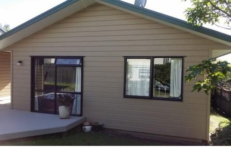 Photo of property in 14 Chablis Place, Henderson, Auckland, 0612