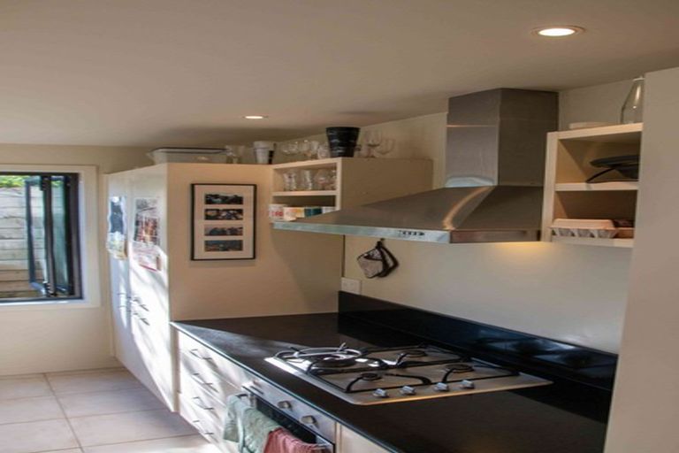 Photo of property in 42 Fairview Crescent, Kelburn, Wellington, 6012