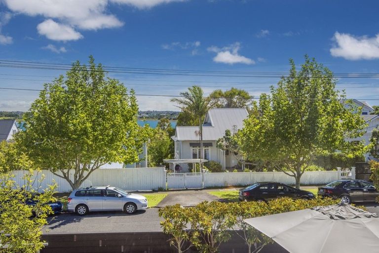 Photo of property in 30 Beresford Street, Bayswater, Auckland, 0622