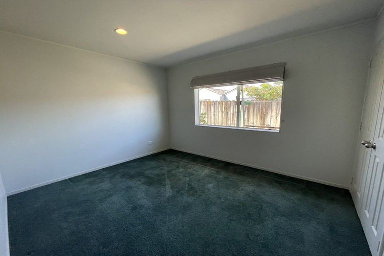 Photo of property in 8 Hagen Close, Golflands, Auckland, 2013