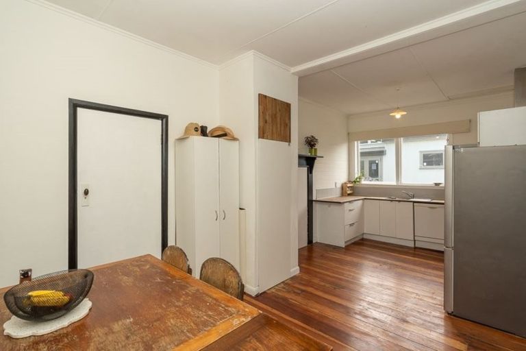 Photo of property in 35 Oxford Street, Fairfield, Hamilton, 3214