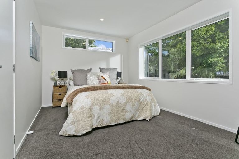 Photo of property in 2/35 Glenvar Road, Torbay, Auckland, 0630