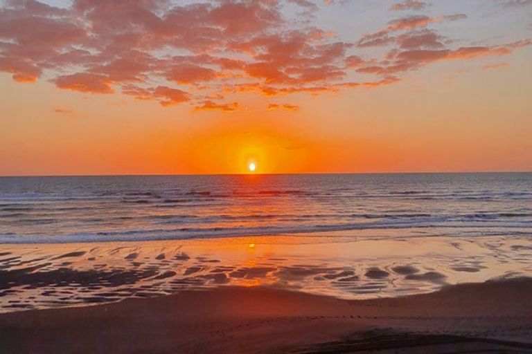 Photo of property in 1 Point Road, Mokau, 4376