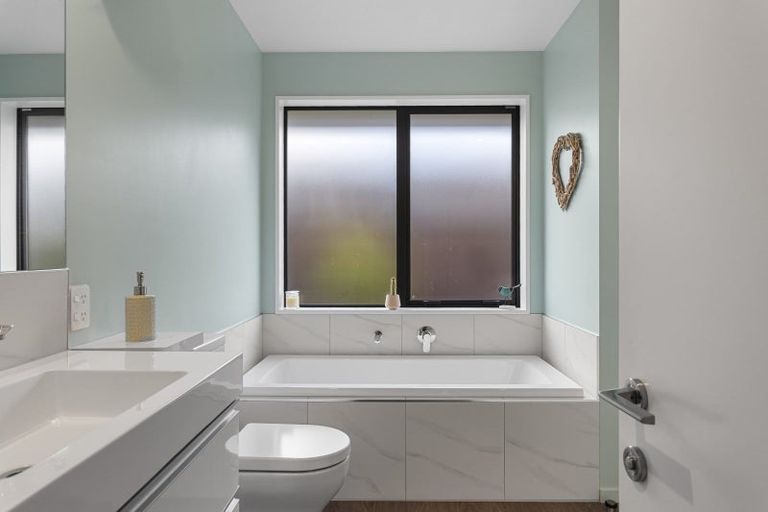 Photo of property in 43 Tara Crescent, Woodend, 7610