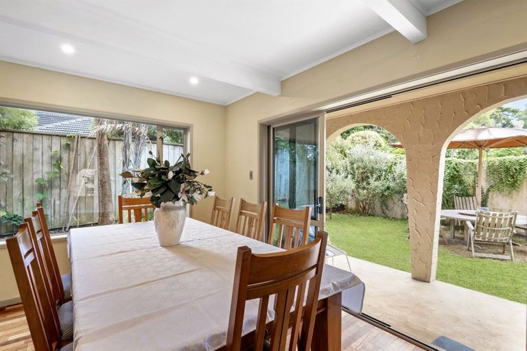 Photo of property in 1 Cobblestone Lane, Hillcrest, Auckland, 0627