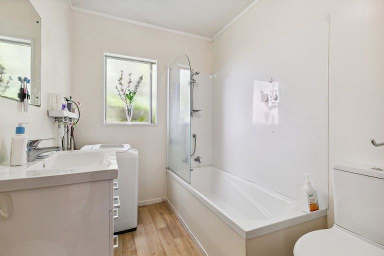 Photo of property in 46 Winston Street, Crofton Downs, Wellington, 6035