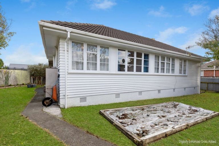 Photo of property in 18 Montrose Place, Takaro, Palmerston North, 4412