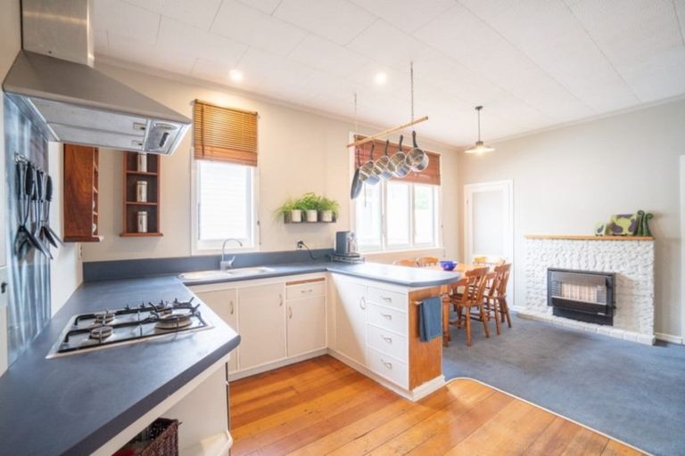 Photo of property in 19 Kingswood Street, Takaro, Palmerston North, 4412