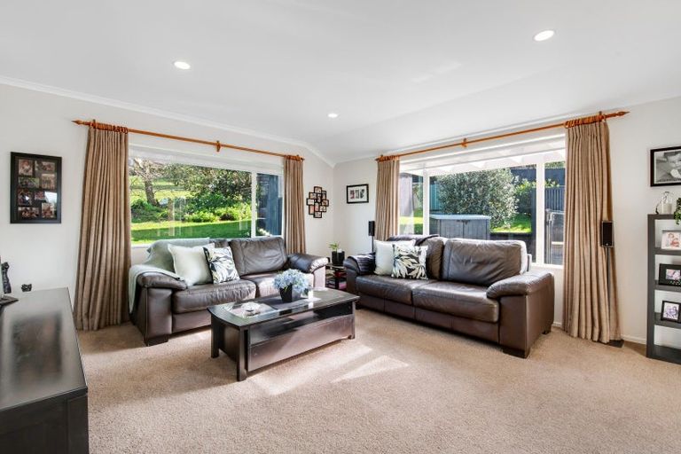 Photo of property in 14 Astor Place, Orewa, 0931