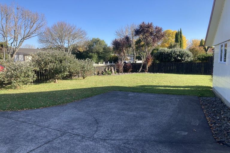 Photo of property in 98 Oakfield Crescent, Pukete, Hamilton, 3200