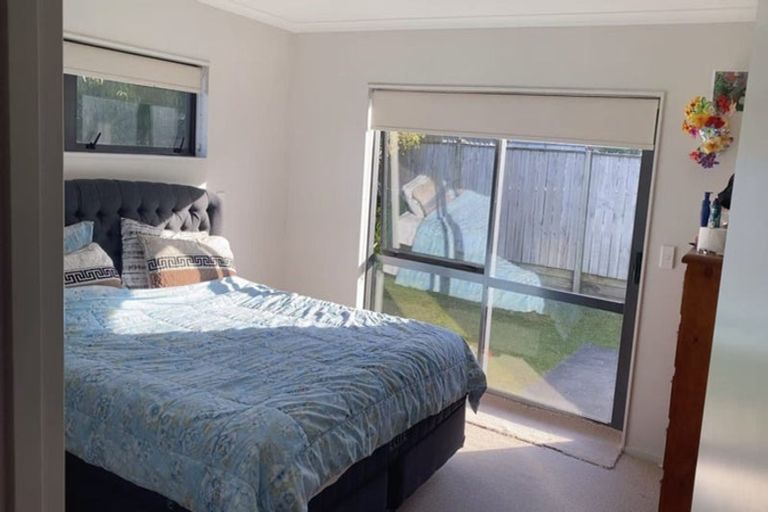 Photo of property in 51 Hadley Wood Drive, Wattle Downs, Auckland, 2103