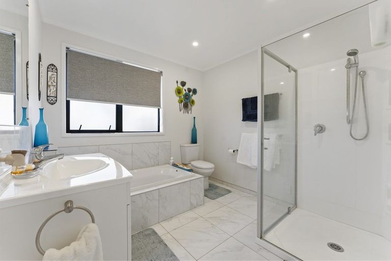 Photo of property in 53 Alberta Road, Glen Avon, New Plymouth, 4312