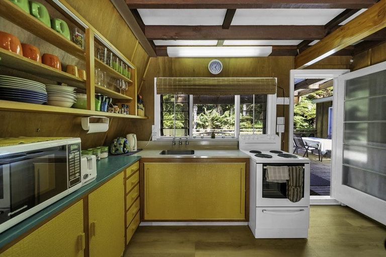 Photo of property in 37 Lake View Terrace, Moana, 7875