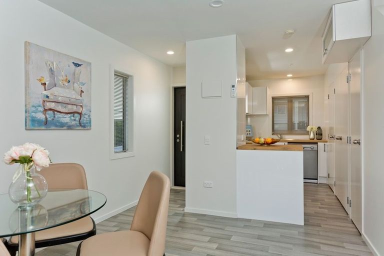 Photo of property in 5/4 John Jennings Drive, Oteha, Auckland, 0632