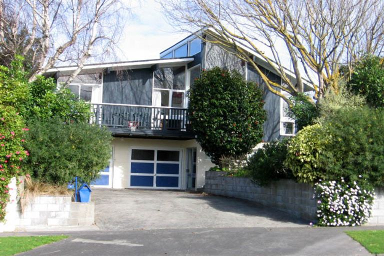 Photo of property in 2 Anaru Place, Awapuni, Palmerston North, 4412