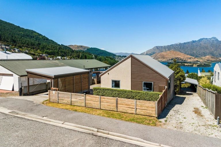 Photo of property in 13a Avalon Crescent, Fernhill, Queenstown, 9300