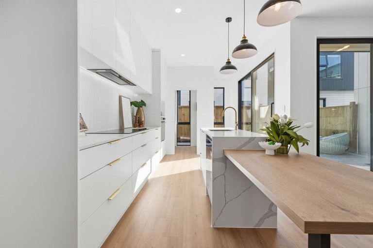 Photo of property in 102e Te Oneroa Way, Long Bay, Auckland, 0630
