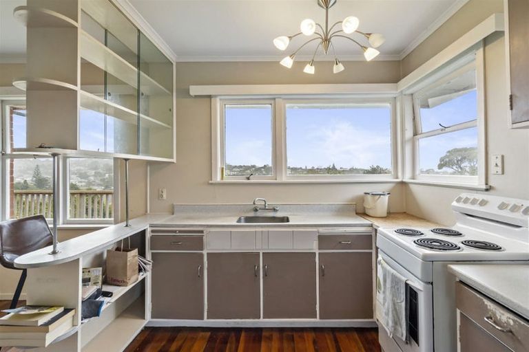 Photo of property in 135 Forrest Hill Road, Forrest Hill, Auckland, 0620