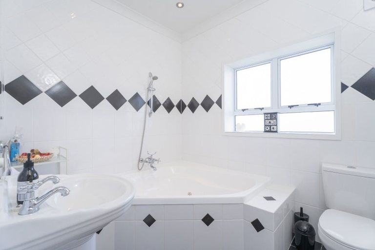 Photo of property in 2a Poplar Street, Whitianga, 3510