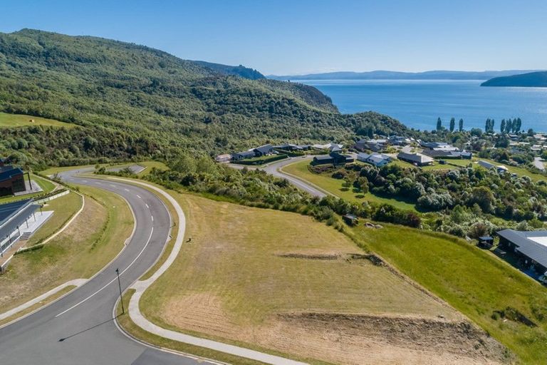 Photo of property in 1 Harrier Lane, Kinloch, Taupo, 3377