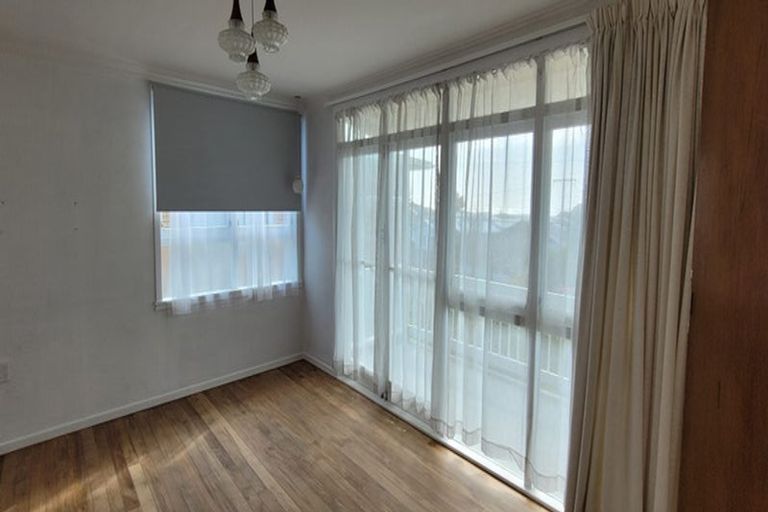 Photo of property in 8 Kitchener Terrace, Moturoa, New Plymouth, 4310