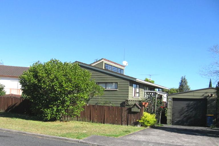 Photo of property in 3 Pahi Place, West Harbour, Auckland, 0618