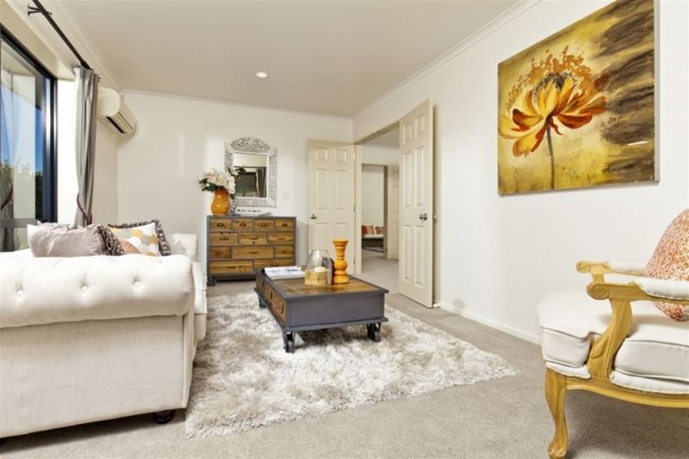 Photo of property in 56 View Ridge Drive, Ranui, Auckland, 0612