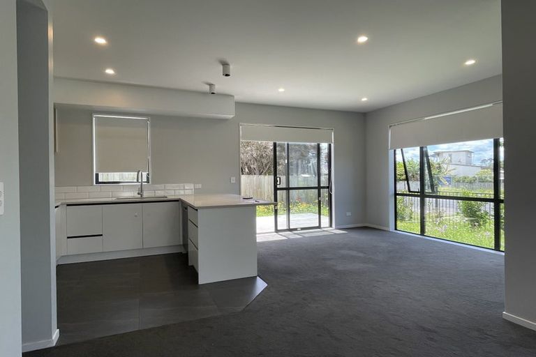 Photo of property in 2 Hanga Place, Papatoetoe, 2024